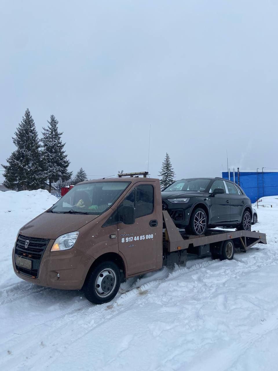 Газель Next на эвакуации легкового автомобиля